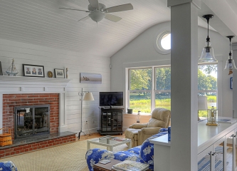Scenic Retreat Overlooking Niantic Bay
